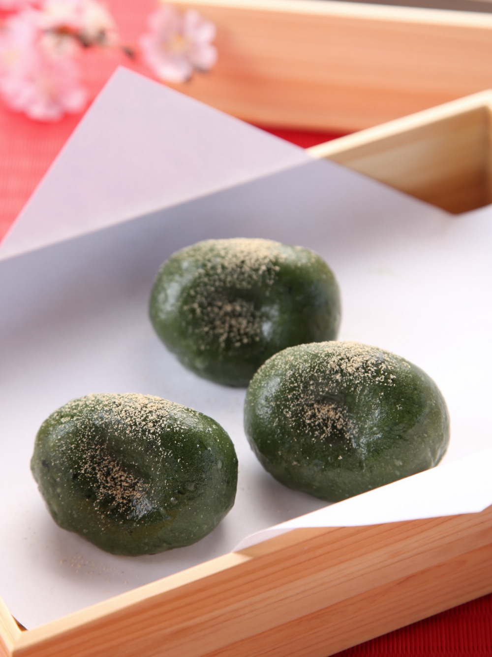 春の訪れを告げる　草の餅