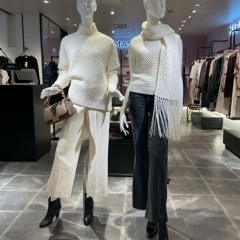 MARELLAの白ニット&マフラー