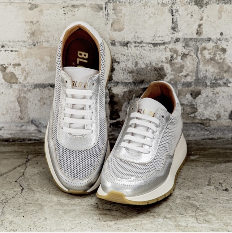 おしゃれスニーカーでアクティブに！！