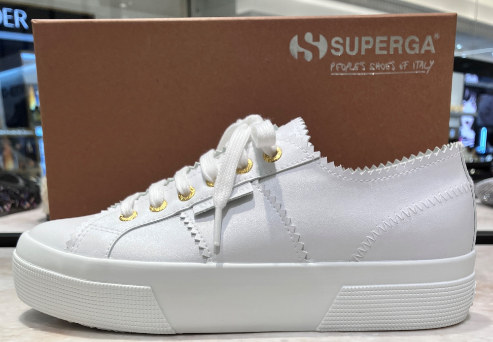 ペリーコスニーカー入荷しました