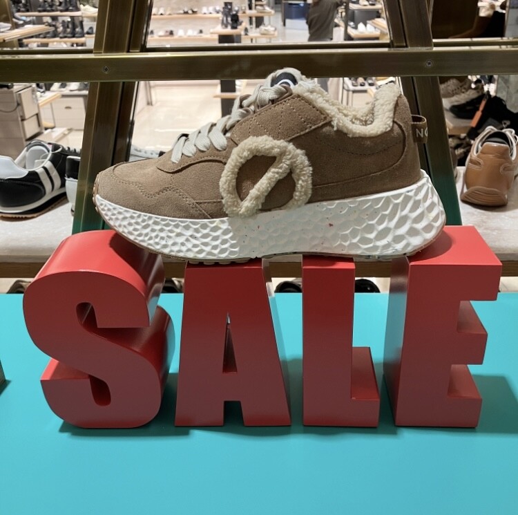 スニーカーだけど暖かい🎵