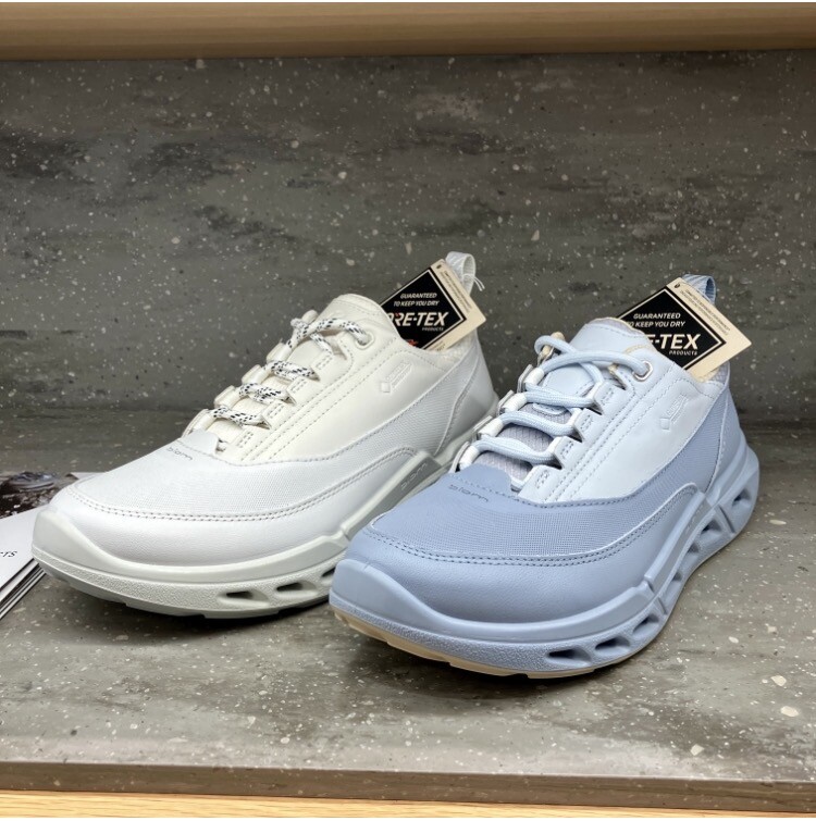 雨の日でも安心！エコーのスニーカー👟