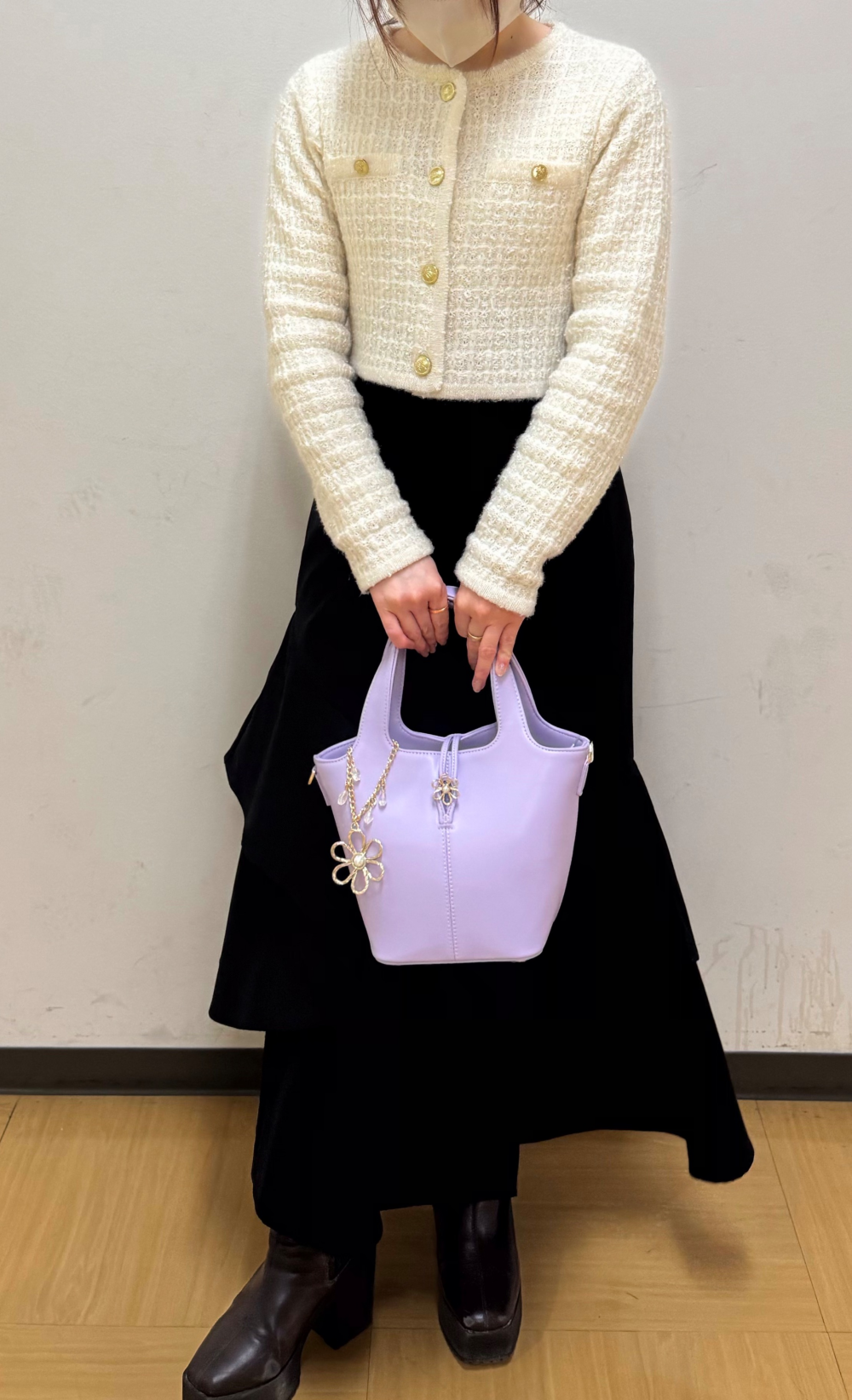 フラワーモチーフの金具がオシャレで可愛い💖バケツ型ハンドバッグ