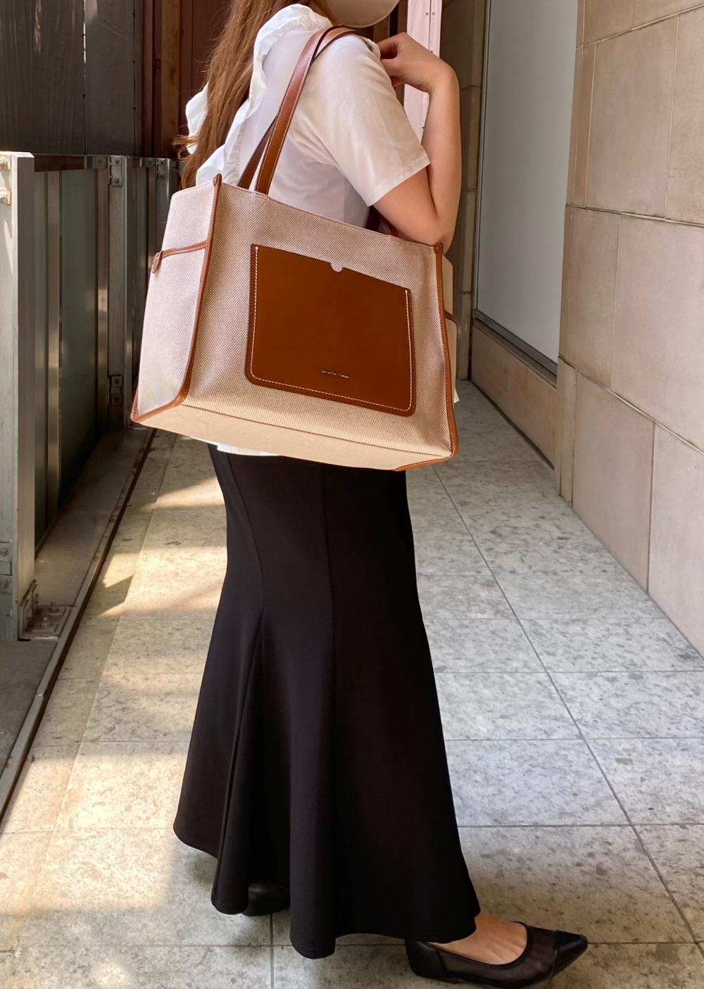 異なる素材感がオシャレ✨マルチなA4トート🤎