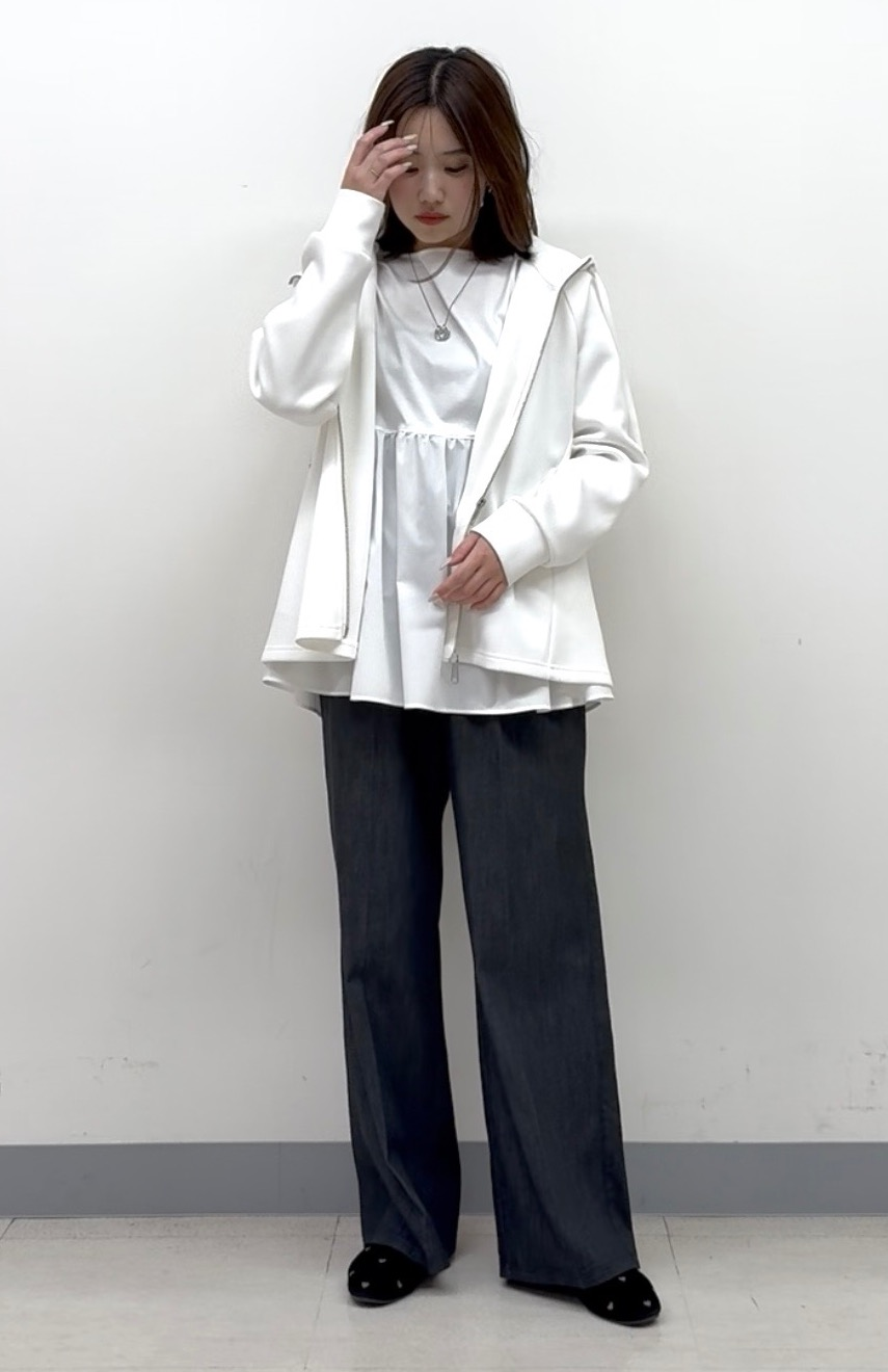 キレイめパーカーコーデ🤍