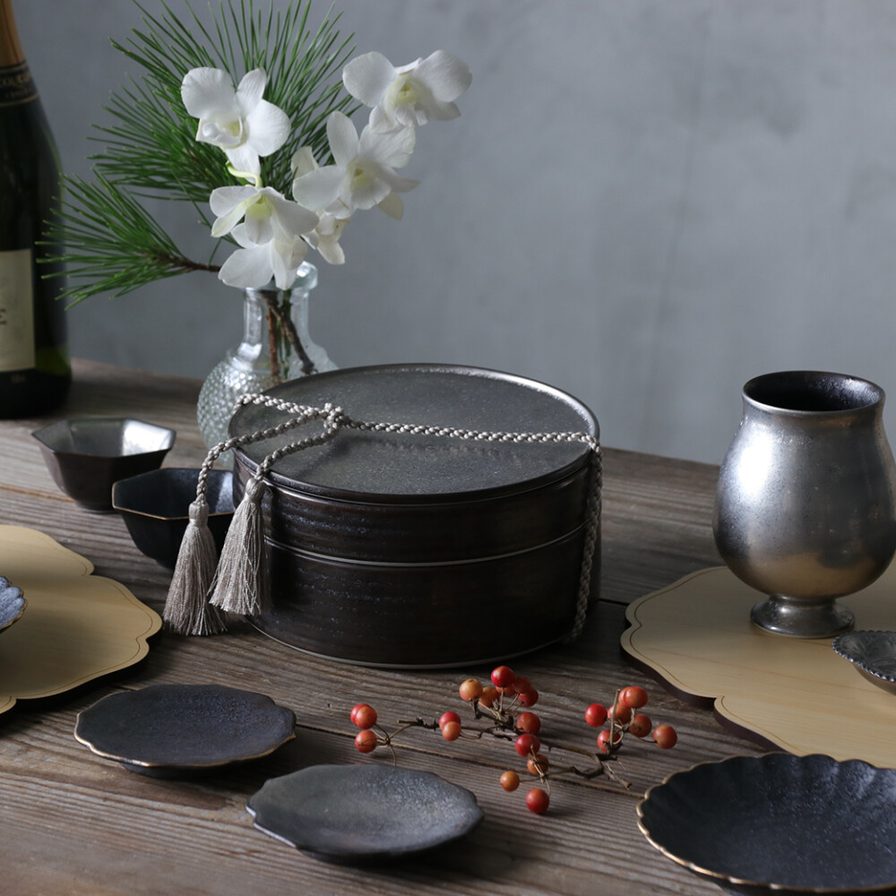 凛と上品に整える器「陶悦窯」ーお正月・新春に向けてー