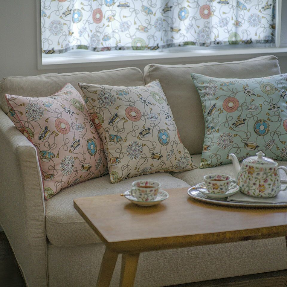 ミントン  新作クッション「カップ＆タッセル」