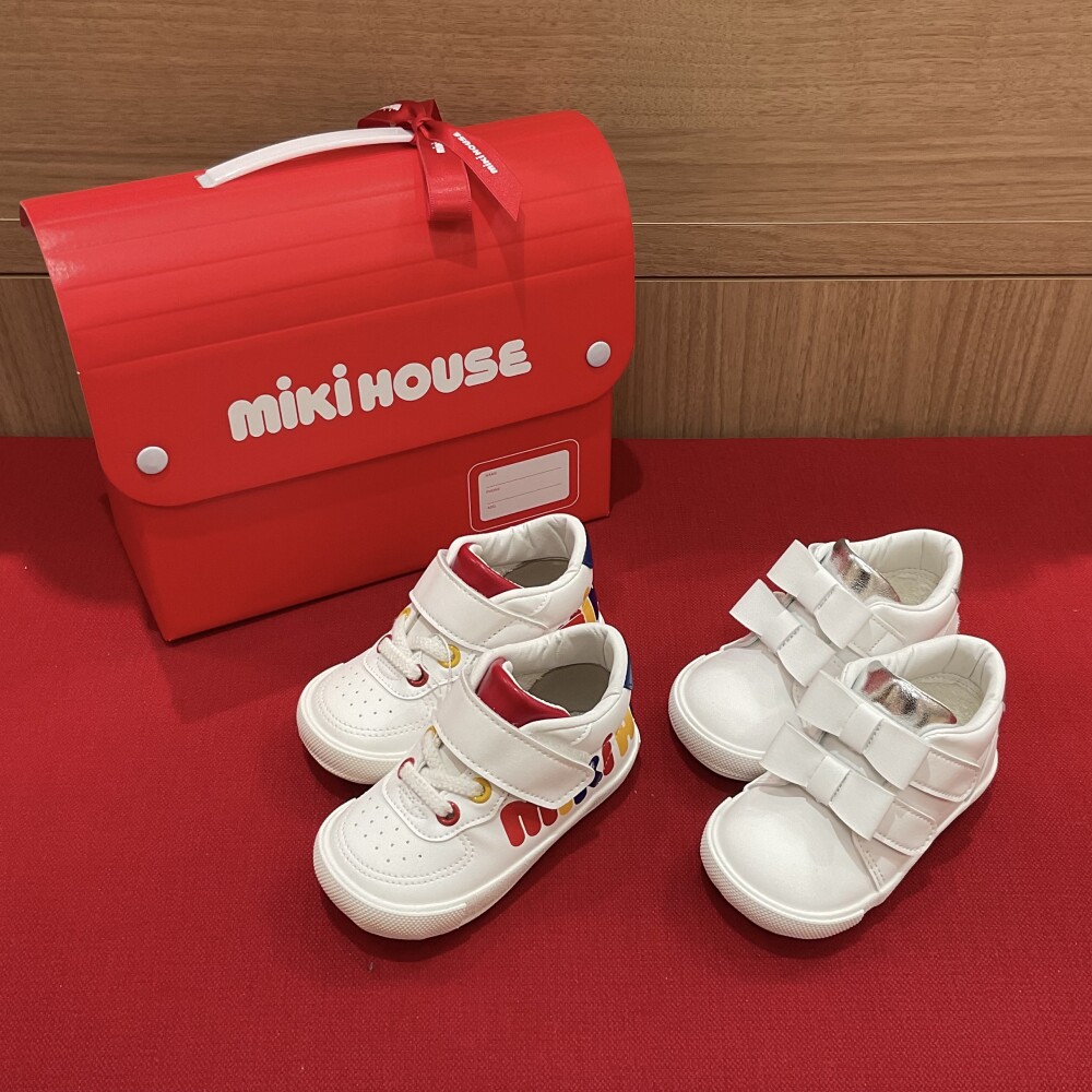 【ミキハウス】NEWシューズで足元から華やかに、上品に✨