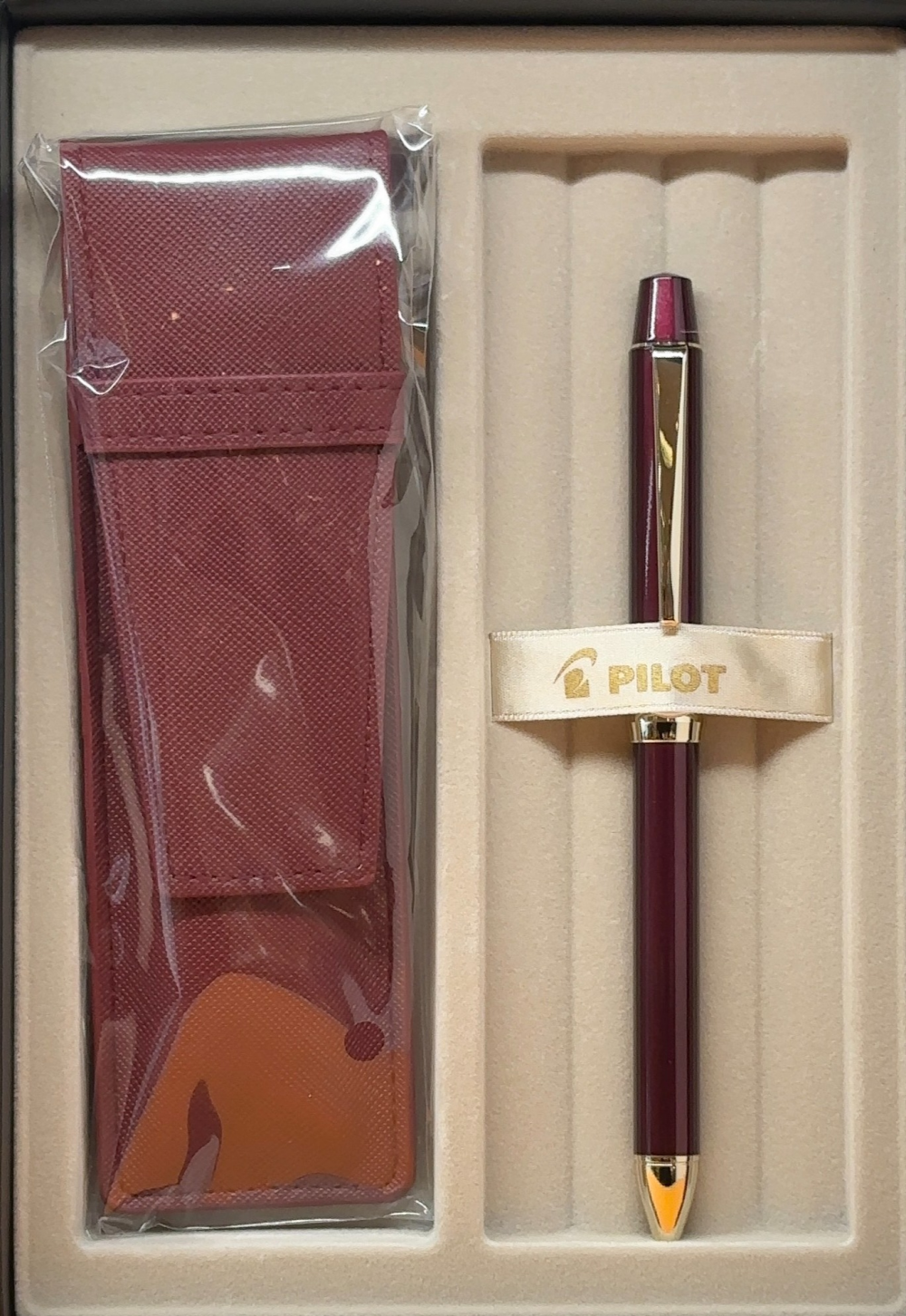 パイロットの3＋１リッジ複合ペンのご紹介させていただきます。