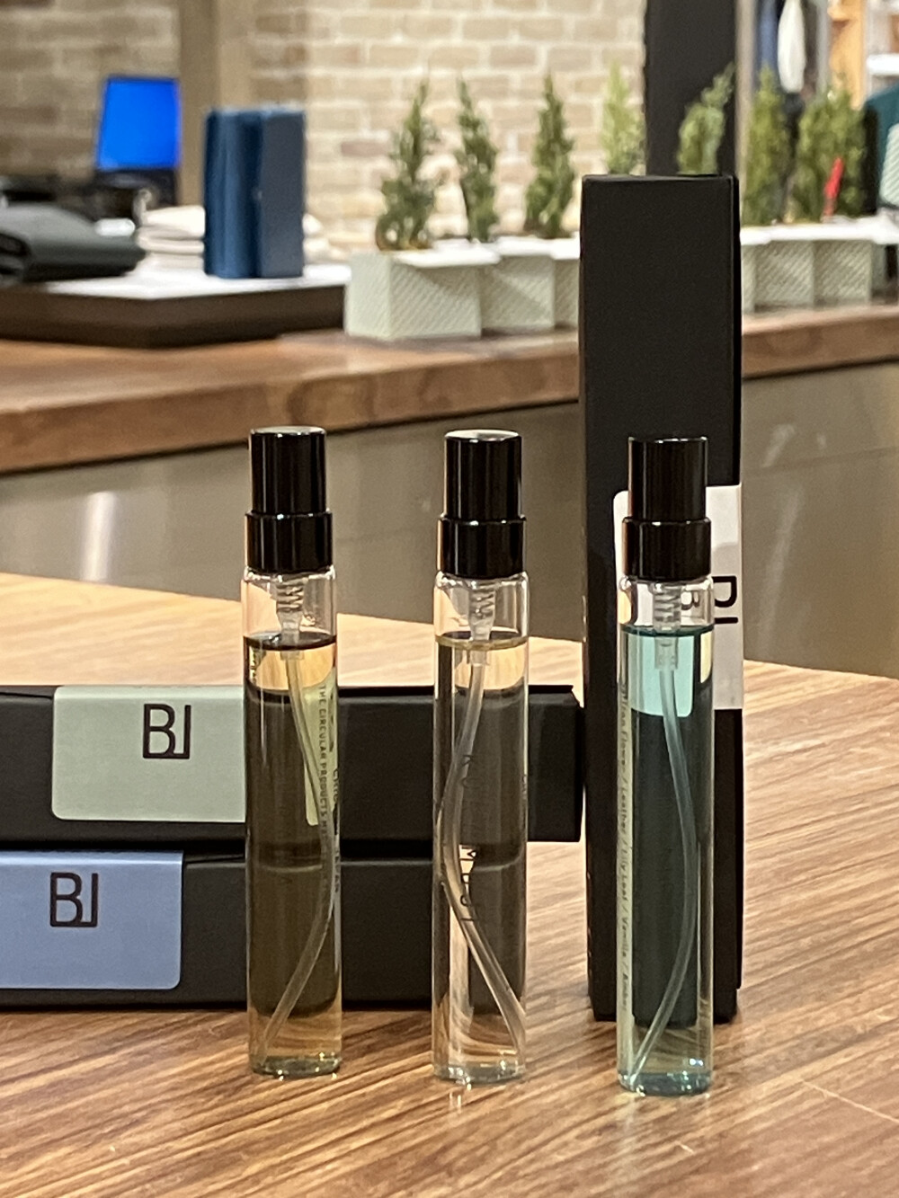 【BLACK LETTERS】自然の中から生まれた🍀クロモジの精油を使ったフレグランス⭐️
