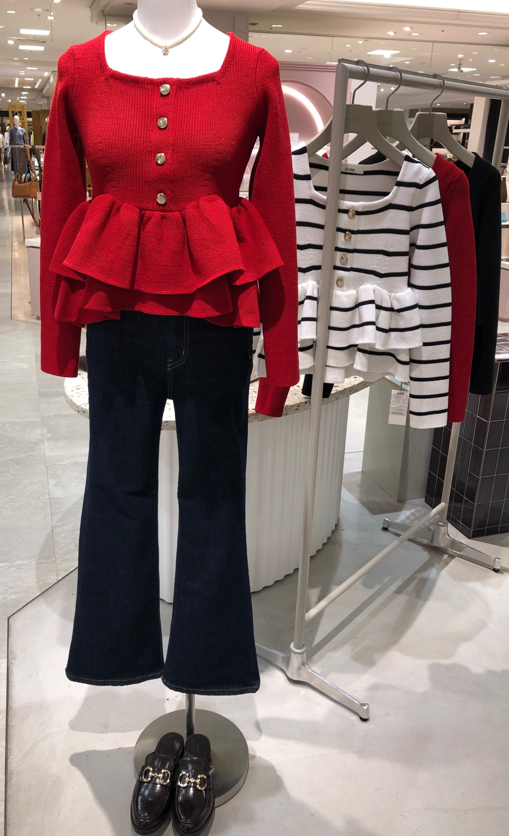 ♡美シルエットが魅力♡ペプラムニットプルオーバーのご紹介🧶