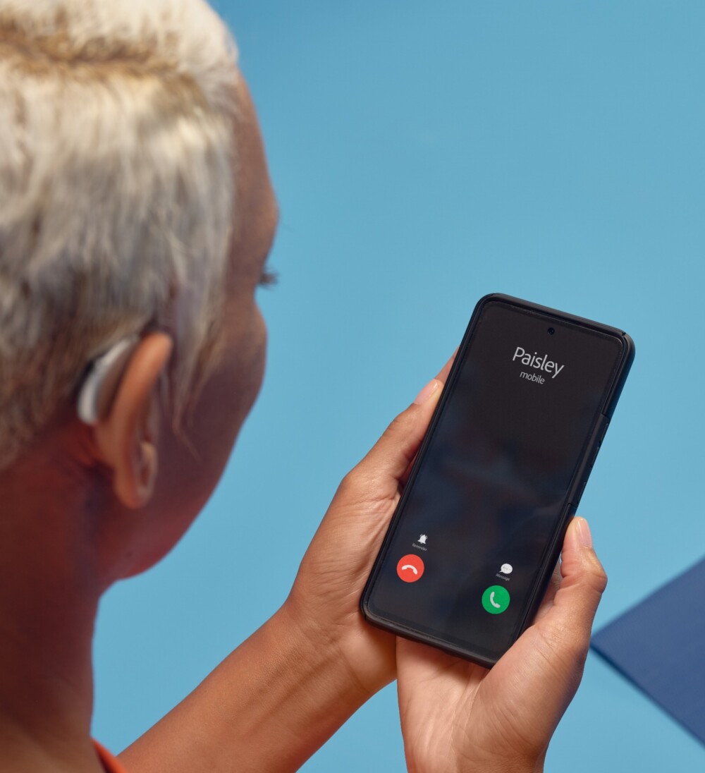 補聴器で電話が聴きやすくなります