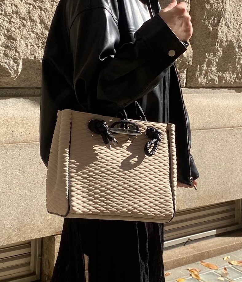 シンプルカラーで上品さをプラス！