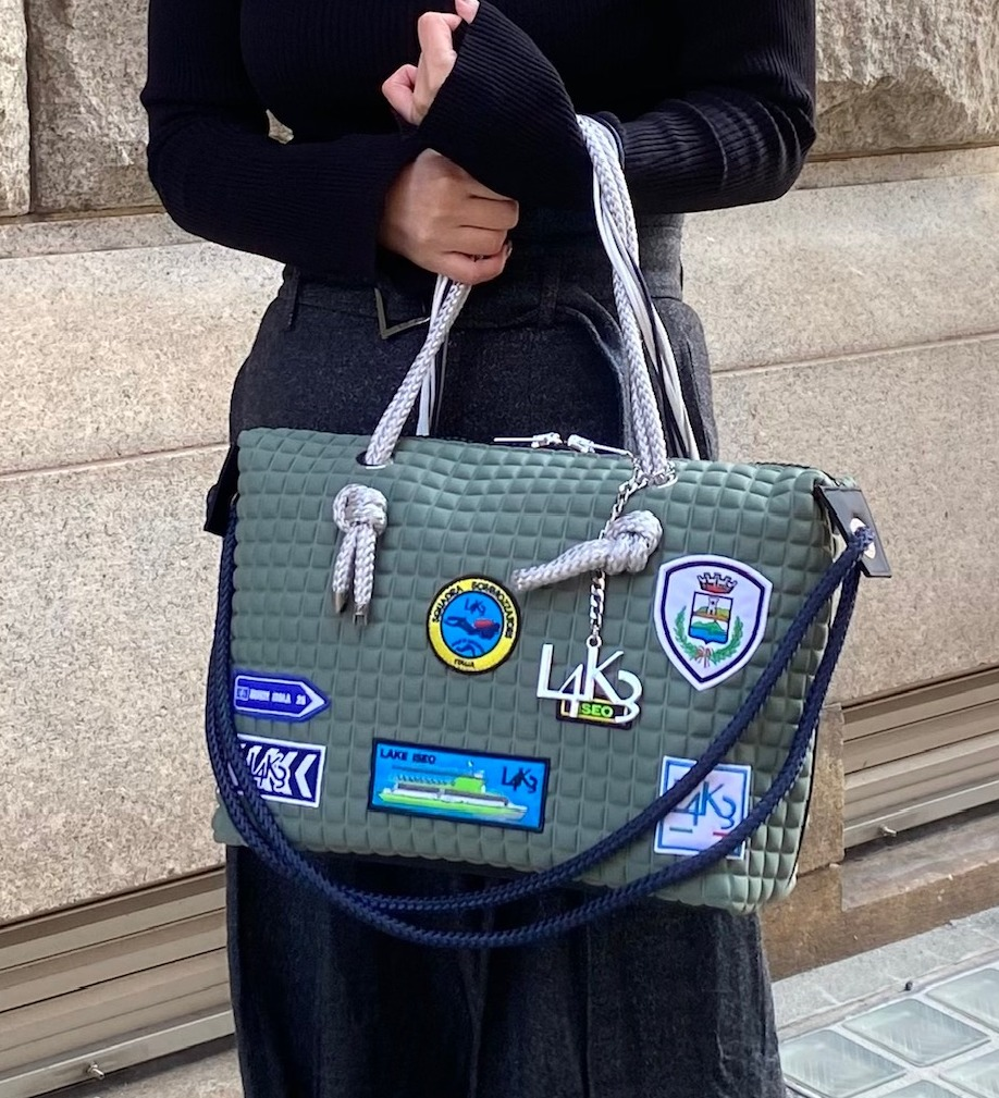 自然に馴染み抜け感を演出！