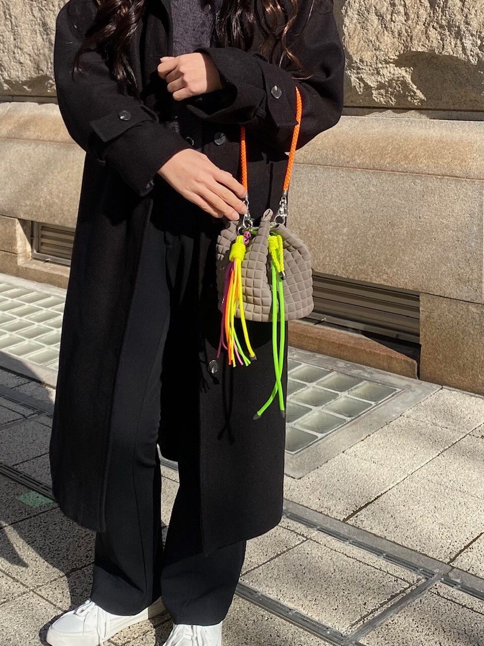 アクセサリー感覚で持てる小さめバック