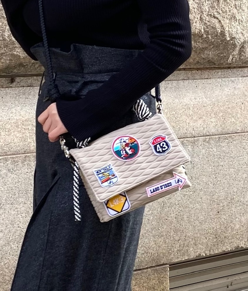 デザイン性あるクロスボディタイプ！