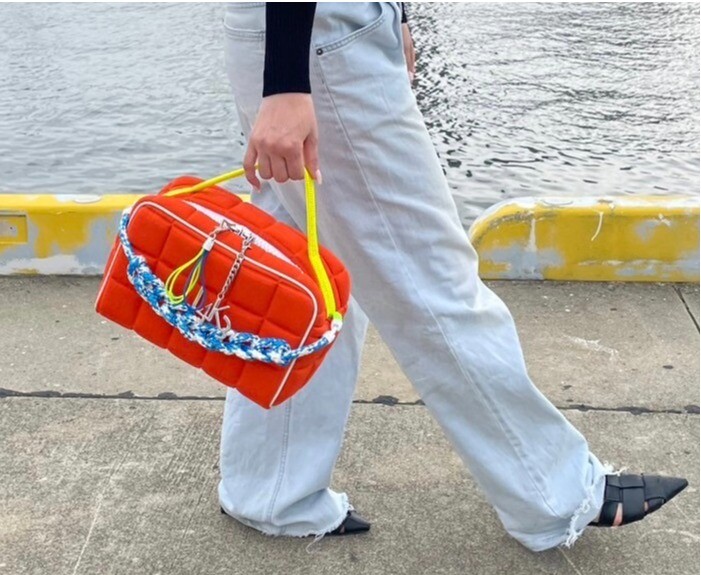 華やかなオレンジカラーで夏を先取り🍹