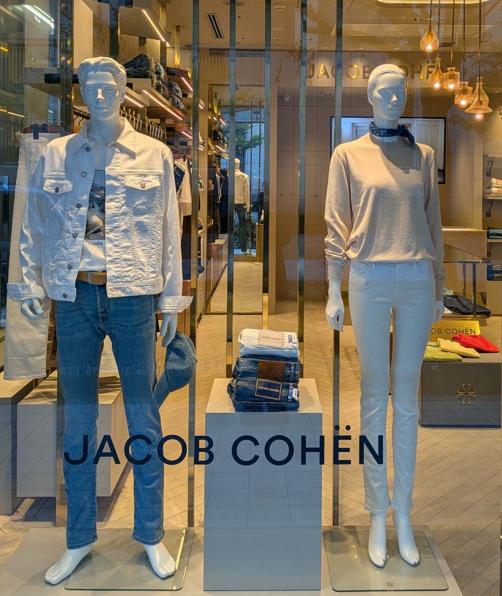 クリーンを纏う大人のホワイトデニムジャケット