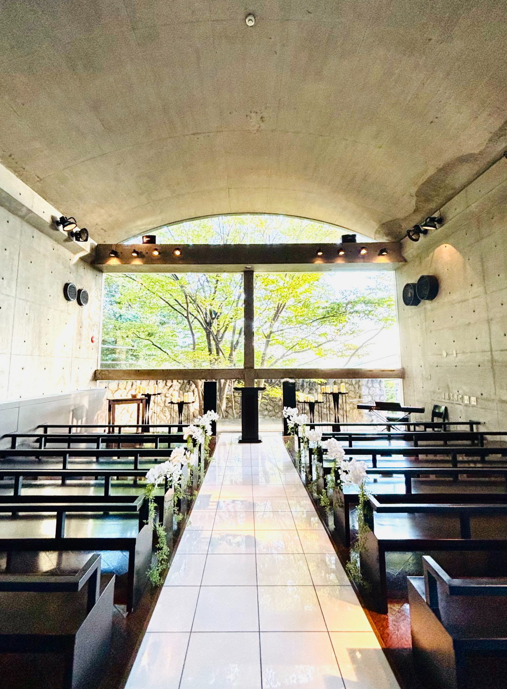 光が差し込み美術館のような洗練された空間　「ザ・ヒルサイド神戸」