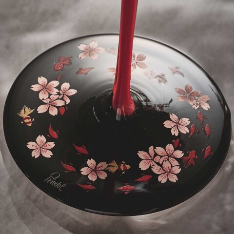 日本が誇る伝統技術「漆芸」とリーデルのハンドメイドグラスが融合