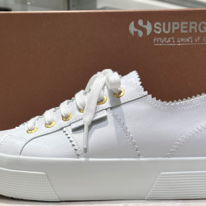 ペリーコスニーカー入荷しました