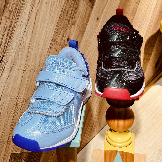 アシックスから黒👀❓