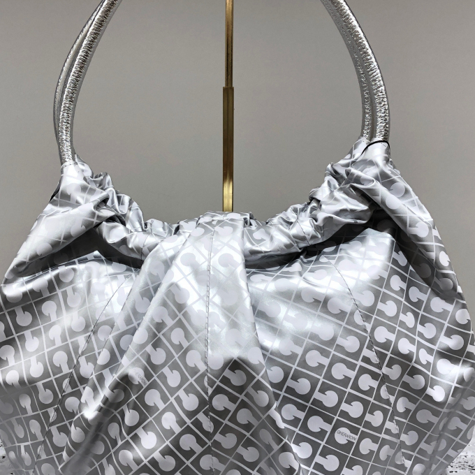 春夏新作バッグのご紹介