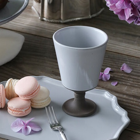 シンプルなのに、個性的。美濃焼で格上げするの大人テーブルコーディネート