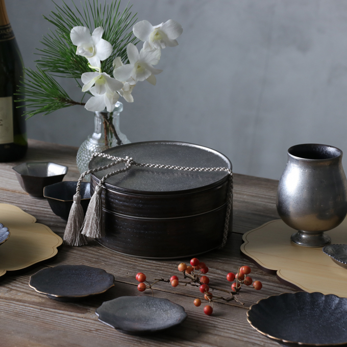 凛と上品に整える器「陶悦窯」ーお正月・新春に向けてー