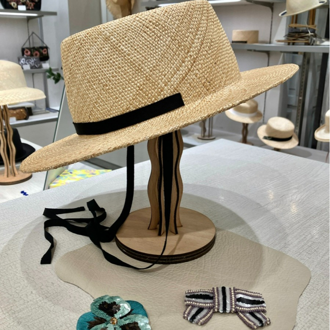 〖ボウボウ製帽とラ・ブロドリー アワノリョウコ～こだわりの技が光る〗 