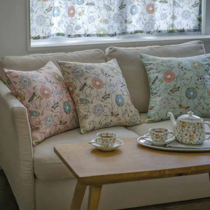 ミントン  新作クッション「カップ＆タッセル」