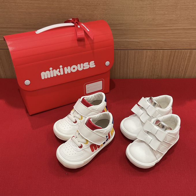 【ミキハウス】NEWシューズで足元から華やかに、上品に✨