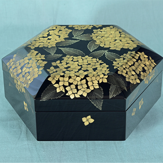 伝統に挑む俊英たち 蒔絵・沈金漆芸展