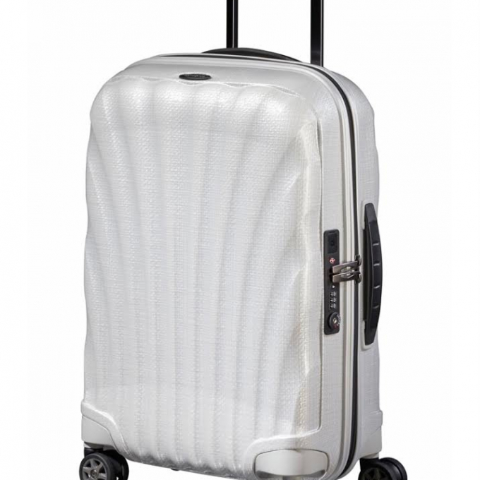 革新的素材を採用した超軽量スーツケース