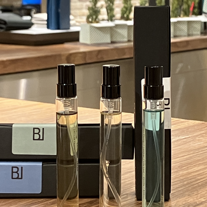 【BLACK LETTERS】自然の中から生まれた🍀クロモジの精油を使ったフレグランス⭐️