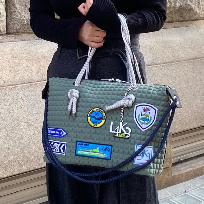 自然に馴染み抜け感を演出！