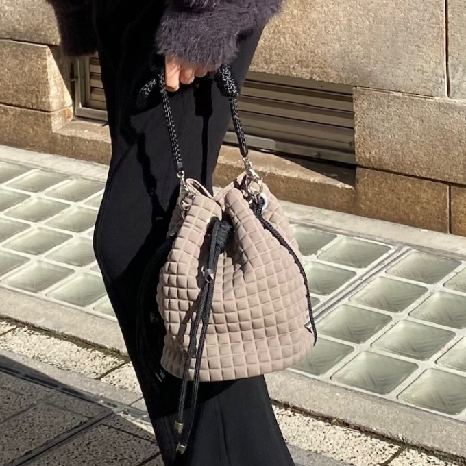 洗練されたフォルムでこなれ感をプラス！