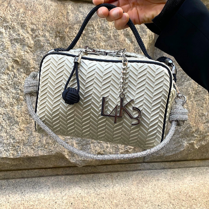 さりげない煌めきで華やかに！