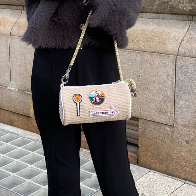 差し色使いもできる小さめBAG