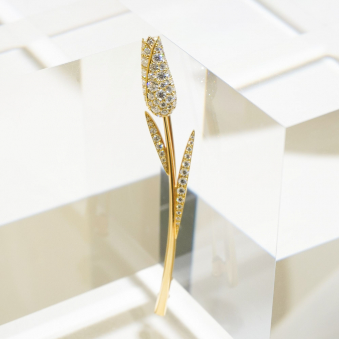 色とりどりのチューリップ ブローチ