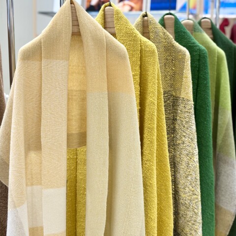 本日限定お値引き　180*140cm ハンドメイド　イラン製　ウール　手織り 期間限定SHOP〉YUTA RIVERS 手織りストール&マフラー🧣 | 婦人洋品売場