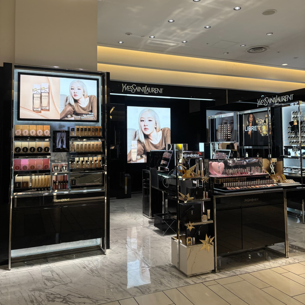 〈イヴ・サンローラン・ボーテ〉ホリデイ限定アイテム⛄