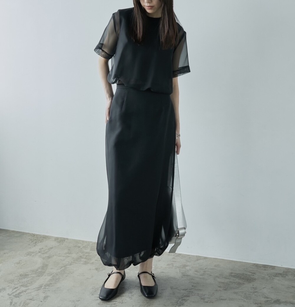 3階〈ルシェルブルー〉大人のシアーコーディネート