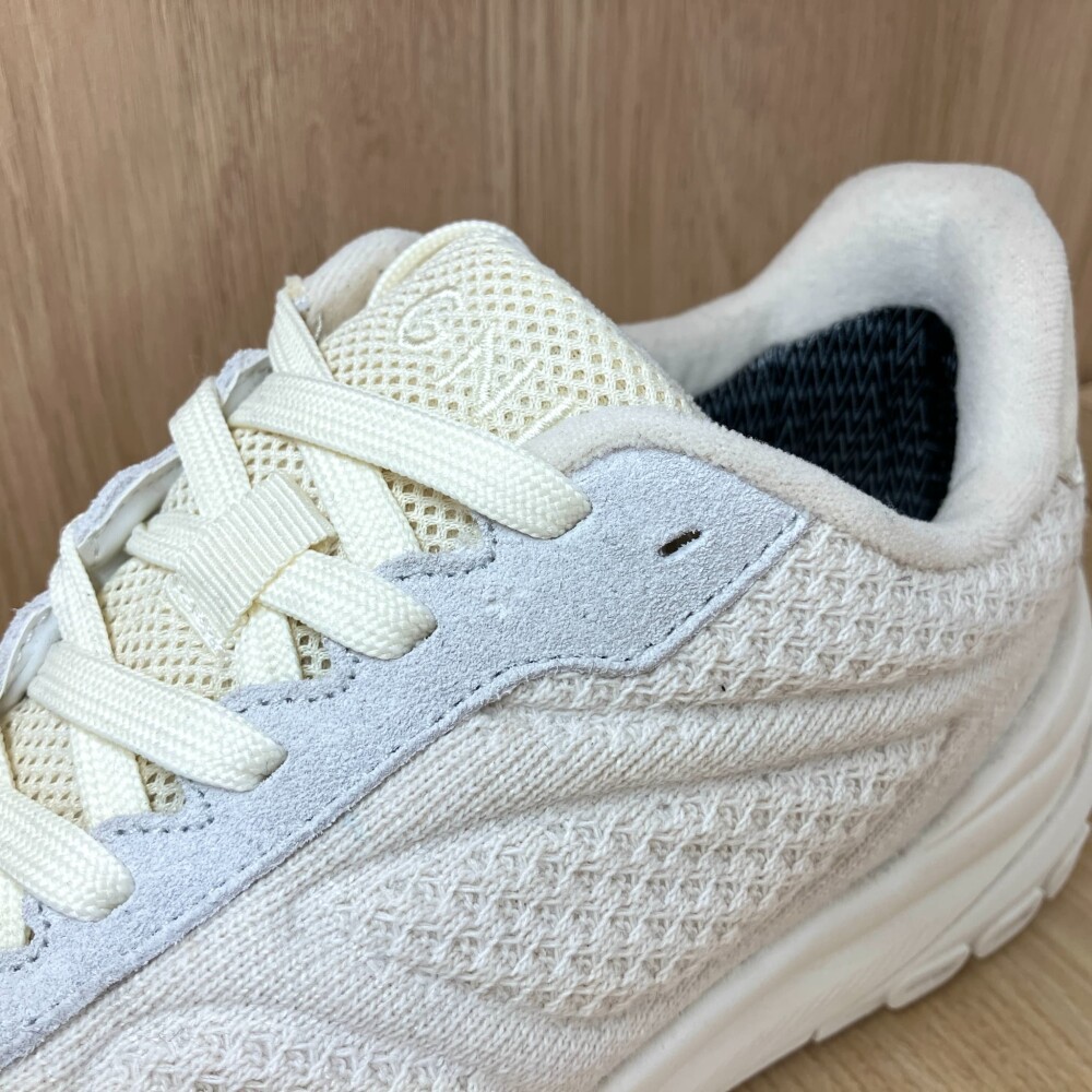 【スニーカー】この穴はどんな役割❓
