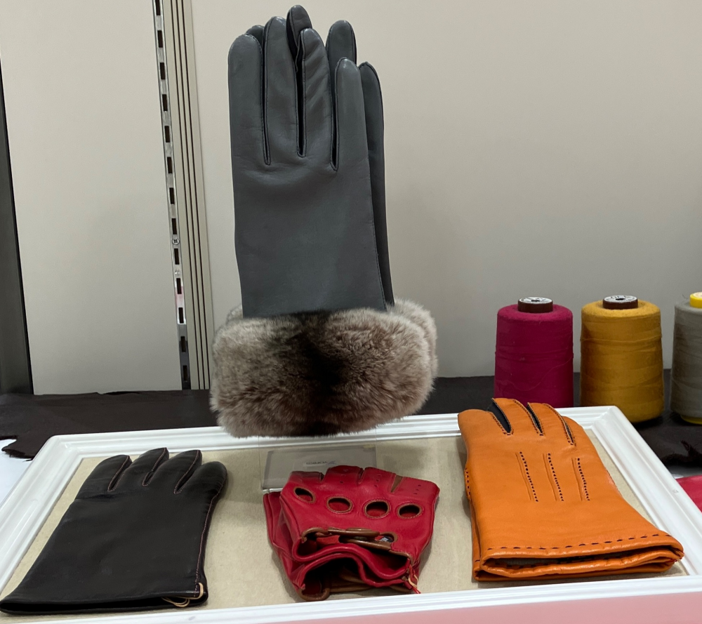 手袋セミオーダー承ります。