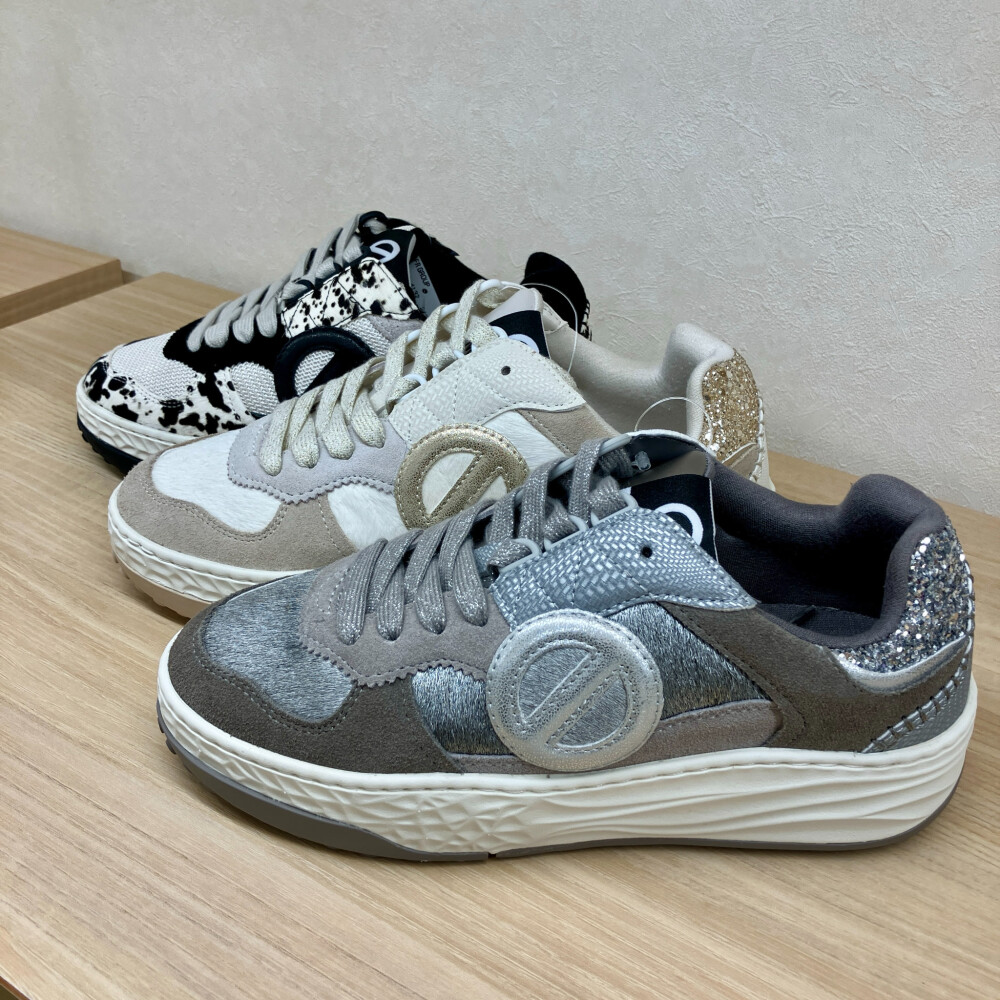 厚底キレイめスニーカーで大人っぽく✨
