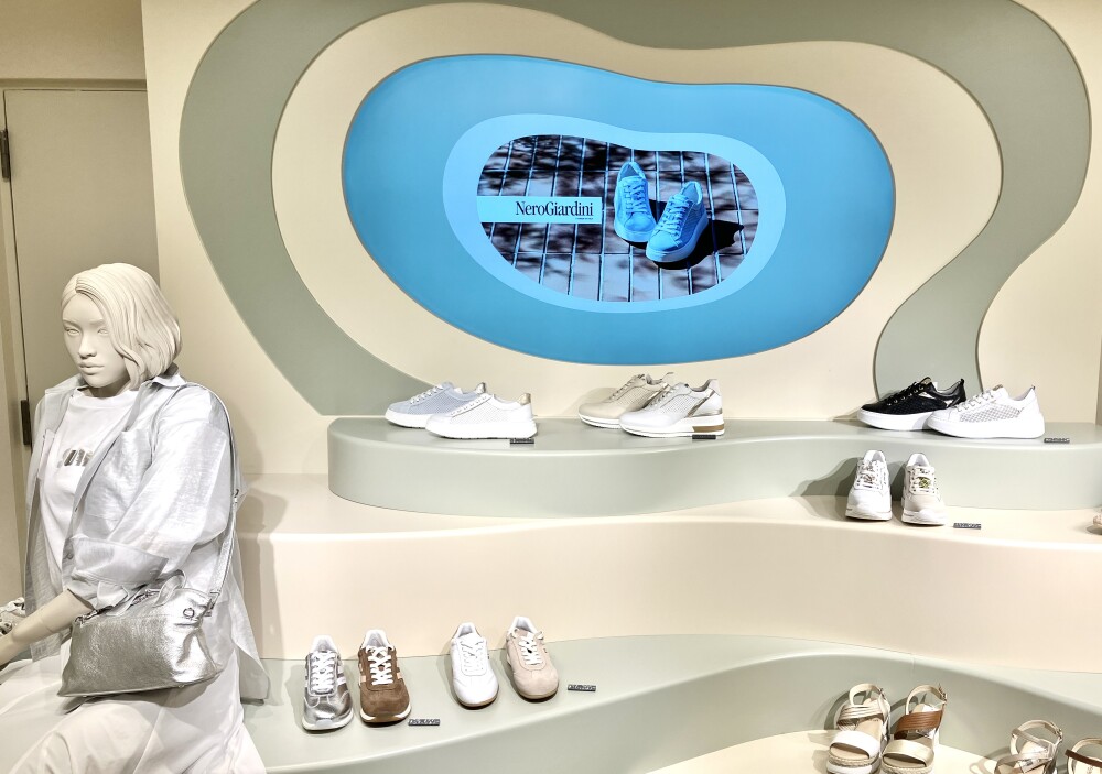 NeroGiardiniのシューズがたくさん入荷しています😃