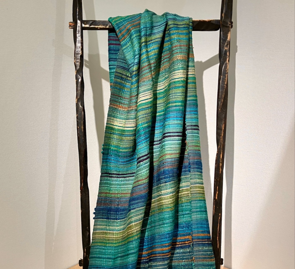 中川原 哲治・惠子と里彩 染め 織り 紡ぎの布展 　～風を纏い光をたたえる、繭からの布～