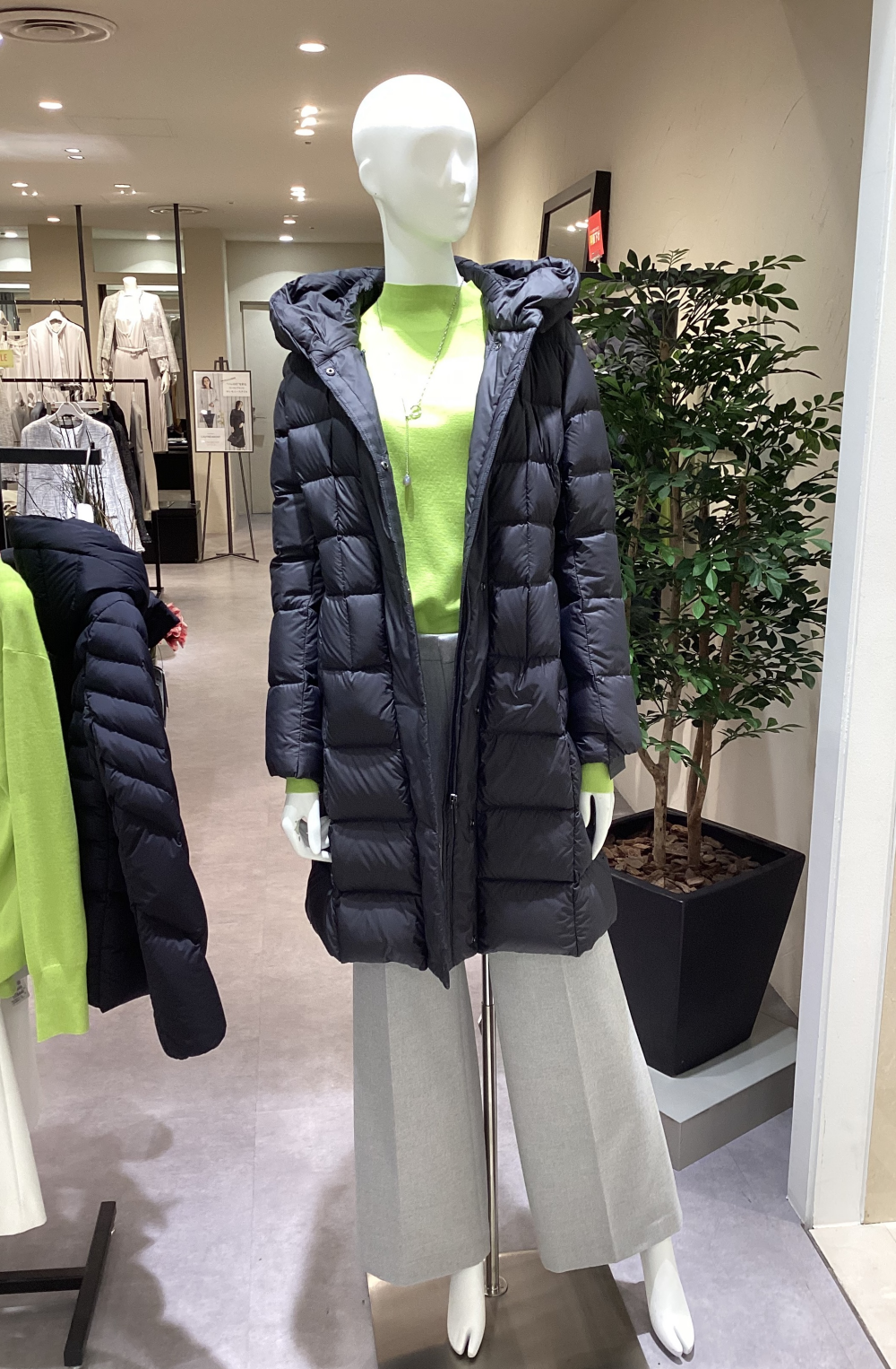 再値下げ！軽量フードダウンコート