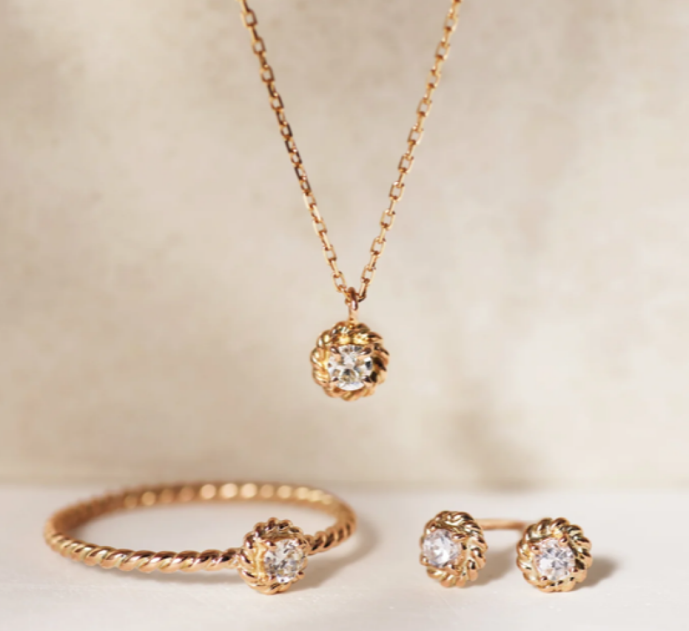 晴れを彩る個性豊かなダイヤモンドジュエリー